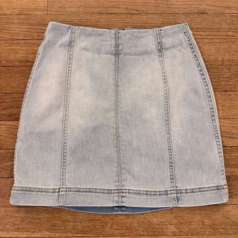 Wild Fable women's light wash denim pencil zip back mini skirt size 0 b4